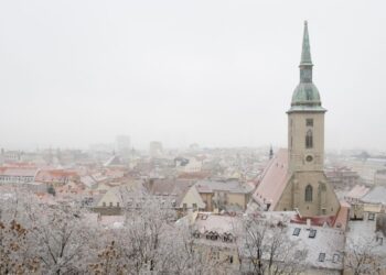 Bratislava sa na druhú adventnú nedeľu 2023 zobudila do zasneženého rána