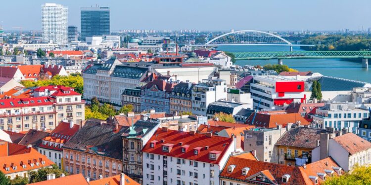Bratislavu čaká zvýšenie dane z nehnuteľností a poplatku za odpad od januára 2024