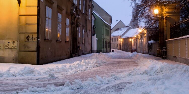 Nádielka snehu v Bratislave komplikuje dopravu