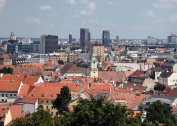 Silný vietor aktuálne zasiahol Bratislavu a okolie