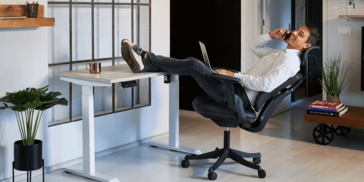Usaďte sa v práci pohodlne. Nepodceňte ergonómiu!