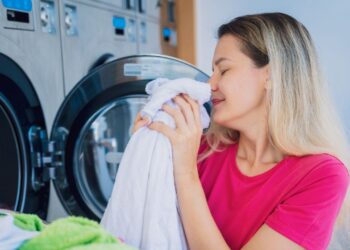Ako odstrániť zápach z práčky a mať voňavú bielizeň