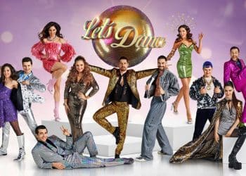 Súťažiaci desiatej série tanečnej šou Let’s Dance pózujú v elegantných a trblietavých kostýmoch pred veľkou zlatou disco guľou s logom Let’s Dance. Každý z nich vyžaruje energiu a radosť z tanca.