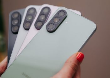 Nové smartfóny Samsung Galaxy A56 5G v rôznych farebných variantoch, detail zadných fotoaparátov